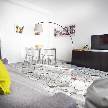 Vanna Apartment *